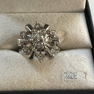 WOMAN'S CRYSTAL RING